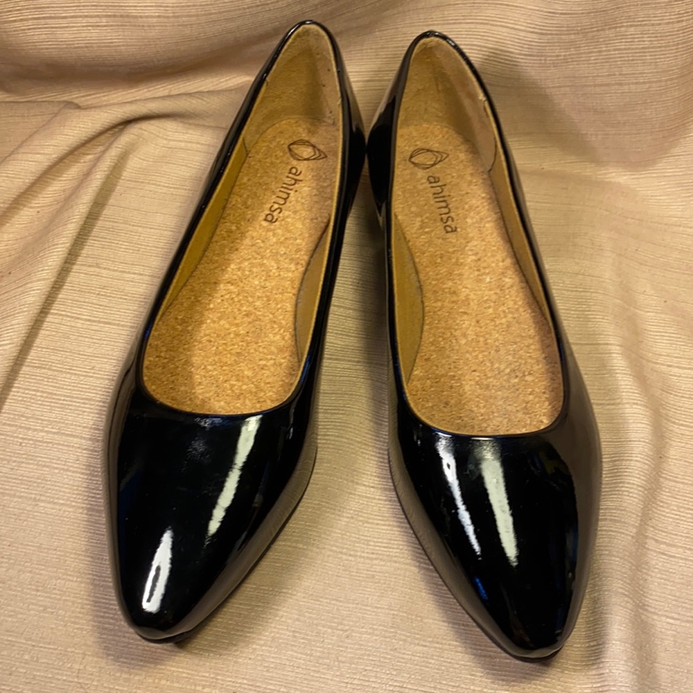 NWOT Ahimsa point toe cork footbed flats 2